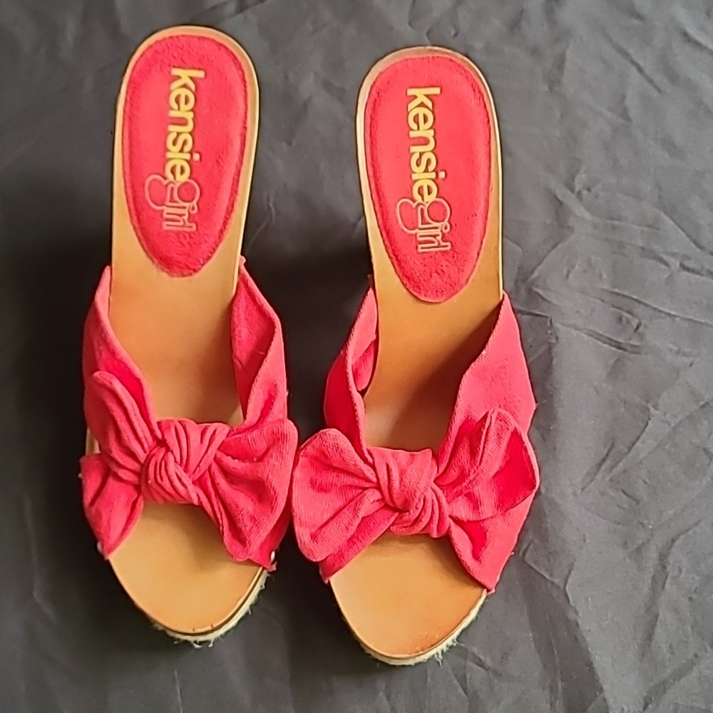 Kensie Girl Red and Tan Heels with Decorative Bow - Picture 2 of 5